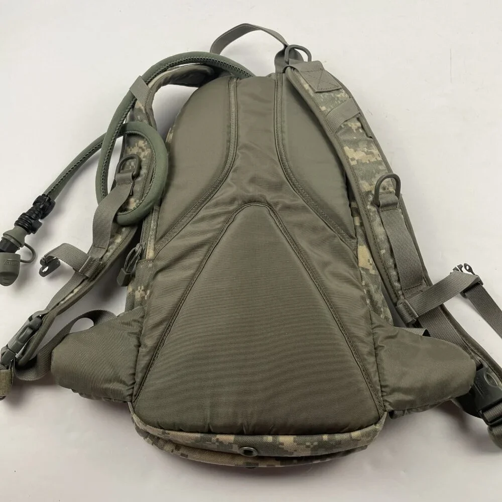 Camelbak Maximum Gear Digital Camo Hydration Backpack With Bladder Hiking Bag